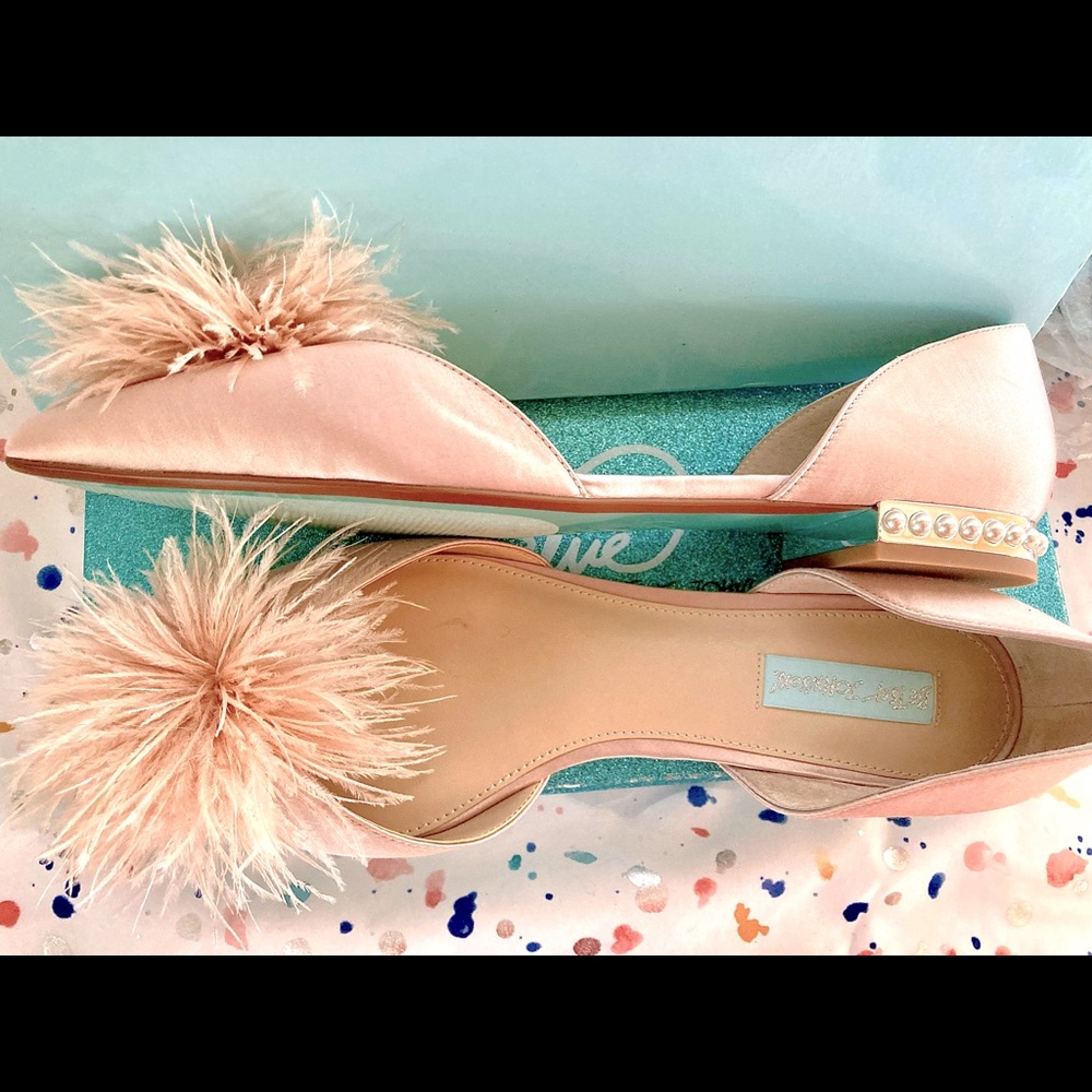 Betsy Johnson pink feather flats brand new